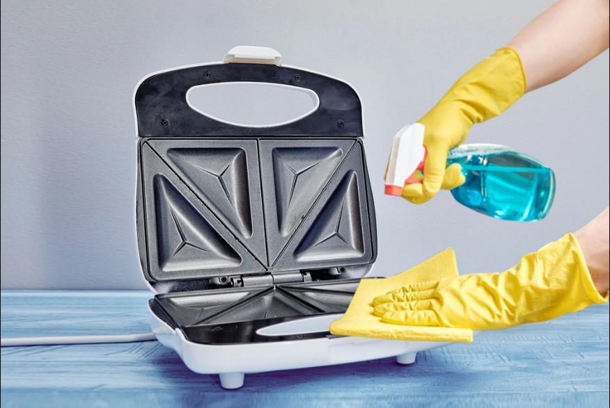 How to clean sandwich maker