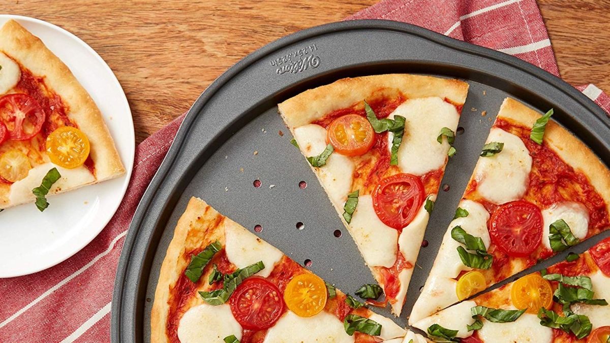 Best Pizza Pan For Your Kitchen 2024 Dulceria Bakery